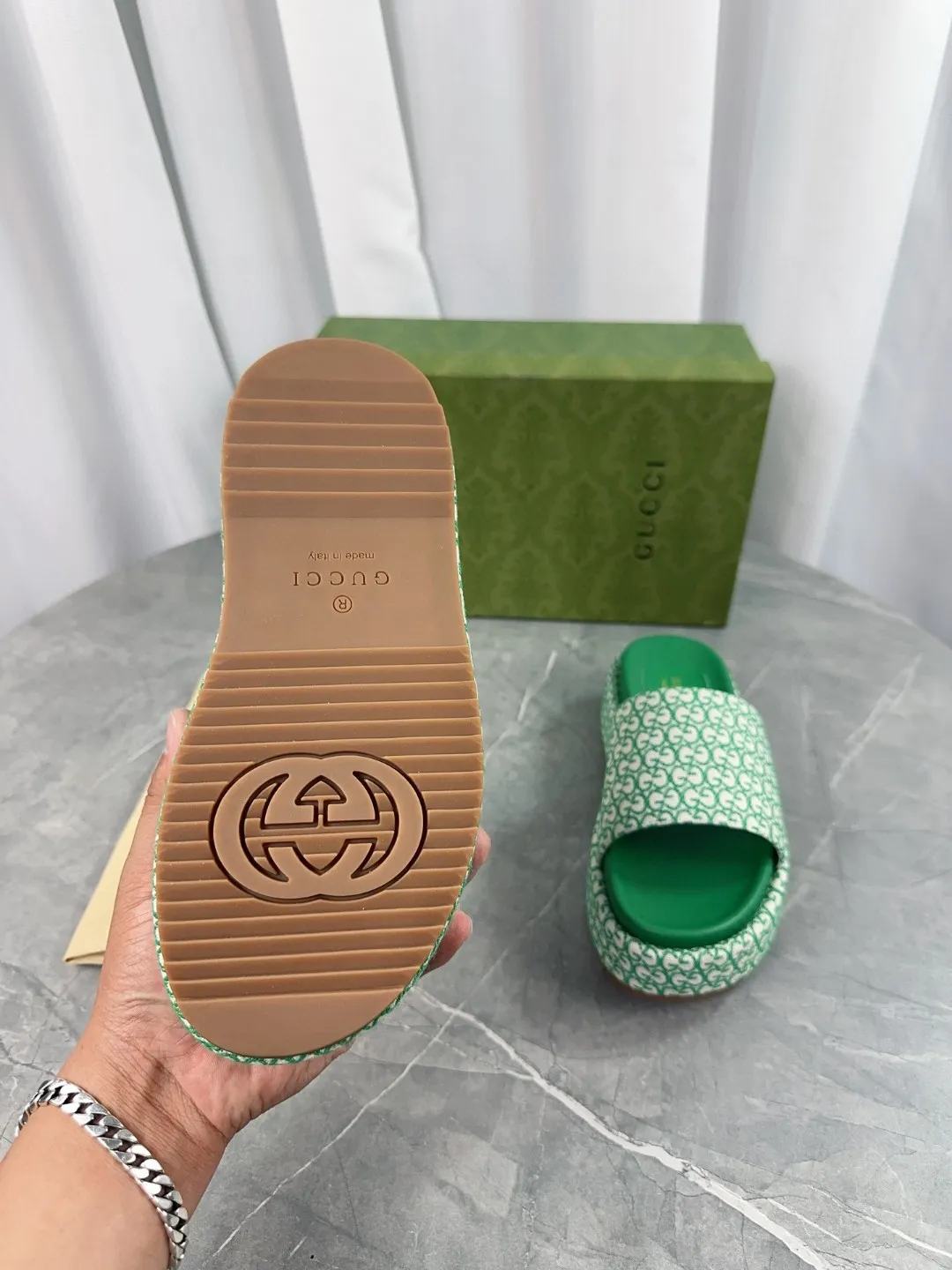 👟👟Ex-factory price 380👟👟 2024 Gucci high version latest limited edition thick-soled slippers. Top quality for sale. Purchase authentic products for development. The material and craftsmanship are consistent with the original. Upper: original jacquard craftsmanship and special printing craftsmanship. Lining: mixed sheepskin. Outsole: Italian private model outsole. Size: 35-40 yards, (41 to 44 yards can be customized). Bottom thickness: 5.5cm, forefoot 4cm.
